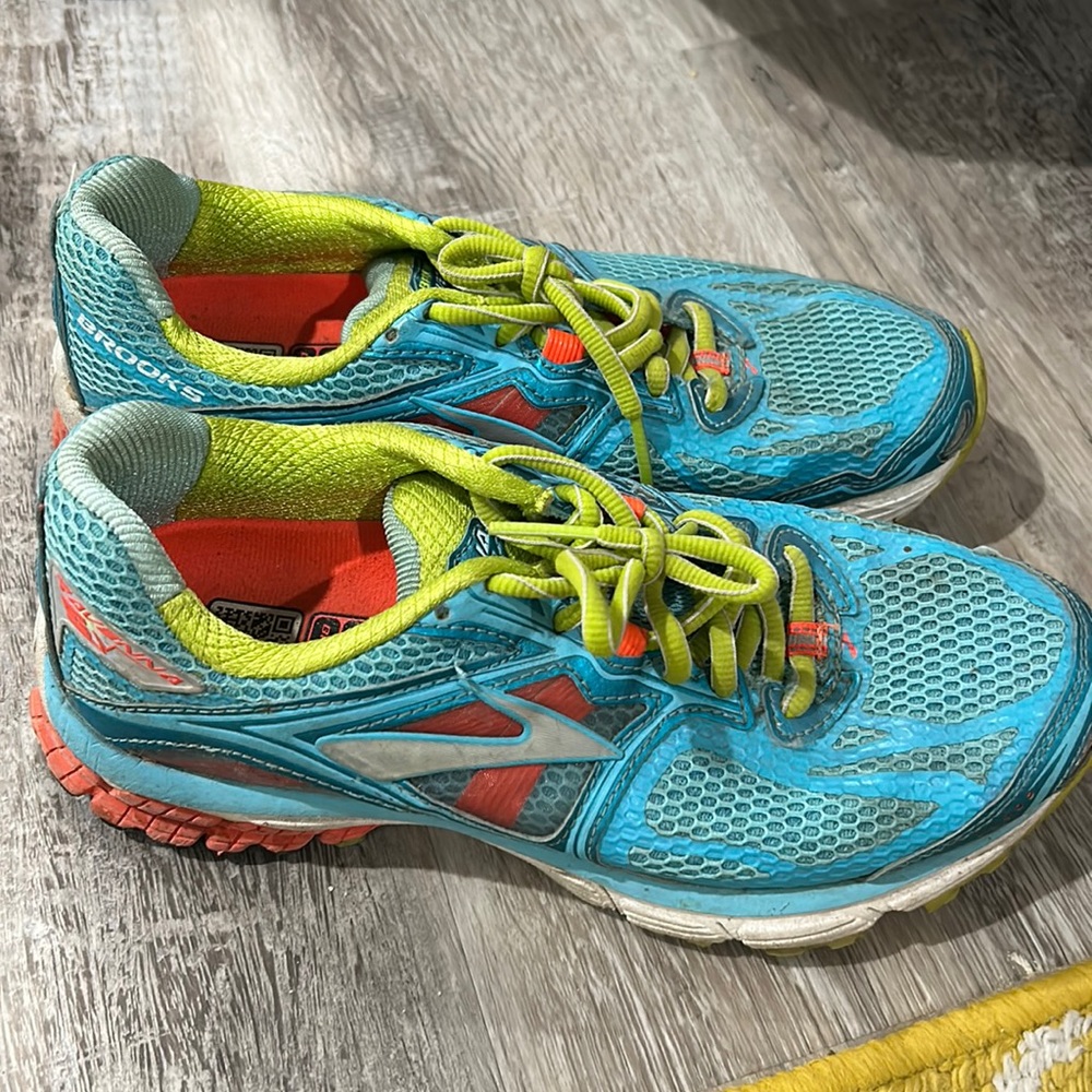 Used Brooks Ravenna Running Shoes